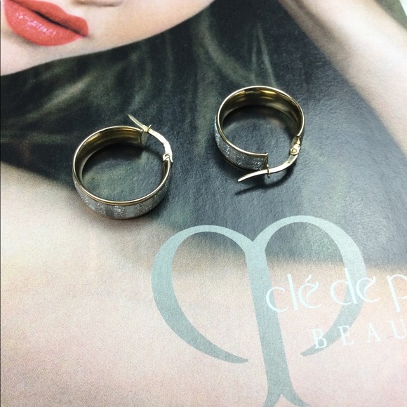 ZALES 14K YELLOW GOLD SMALL HOOP EARRINGS - Picture 6 of 7